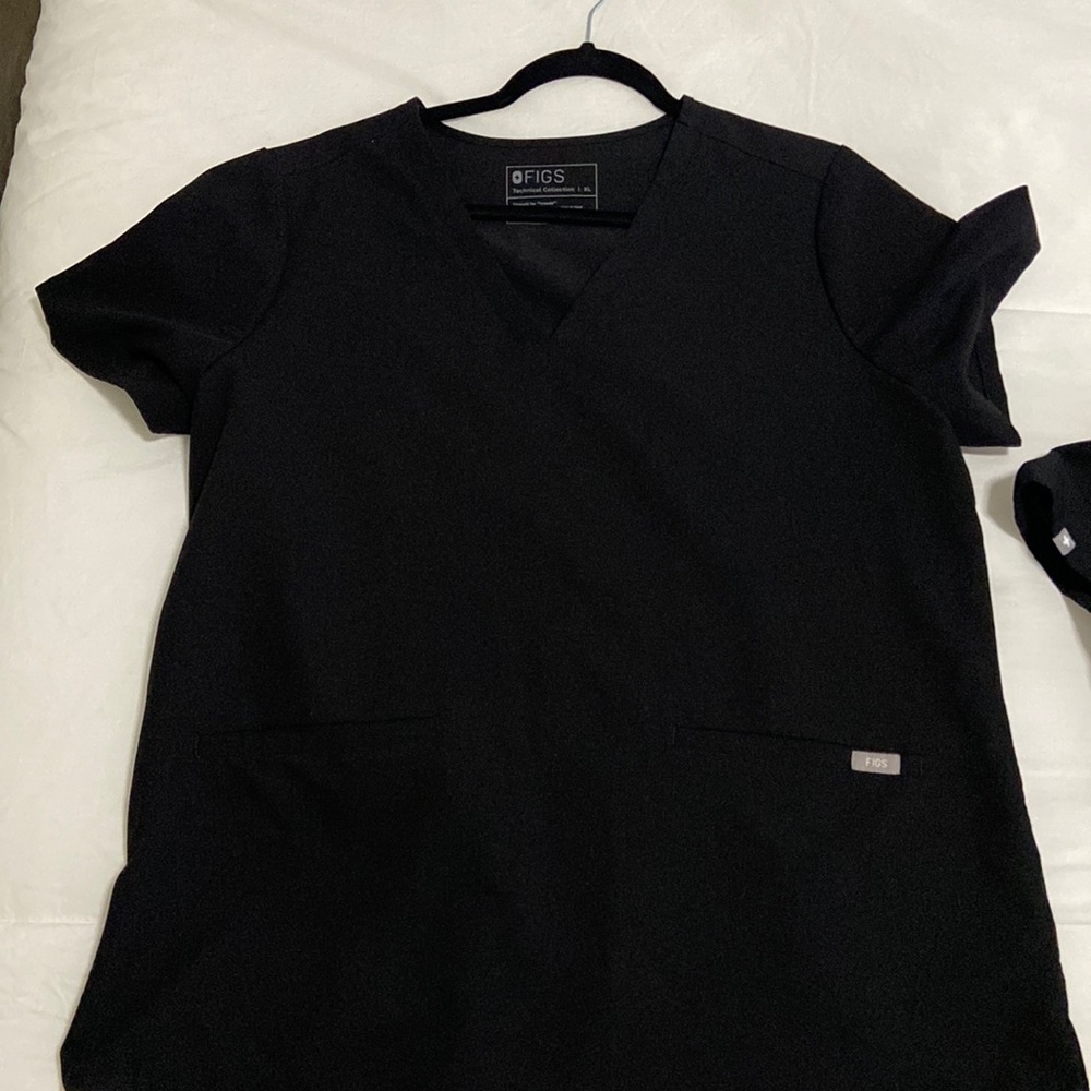 1 set of black scrubs.